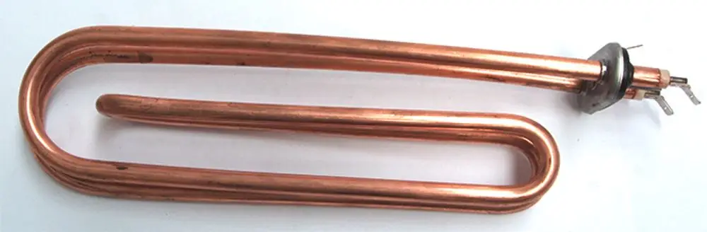 Elektrisches Heizelement aus kupferfarbenem Metall mit gebogenem Design und Anschlussstecker, vermutlich für Heizsysteme von Daikin.